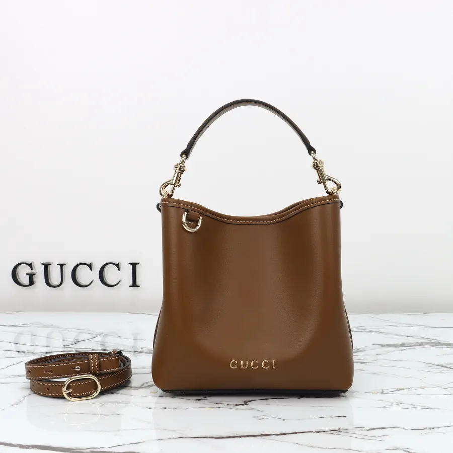 GUCCI GG Emblem small 버켓백 오리지날 GG 브라운#815118.JPG