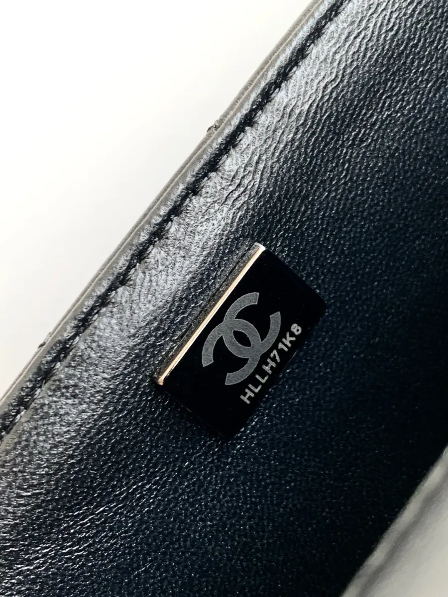 chanel_latest_mini_grained_lambskin_20bag_as2431_detail_04.jpg