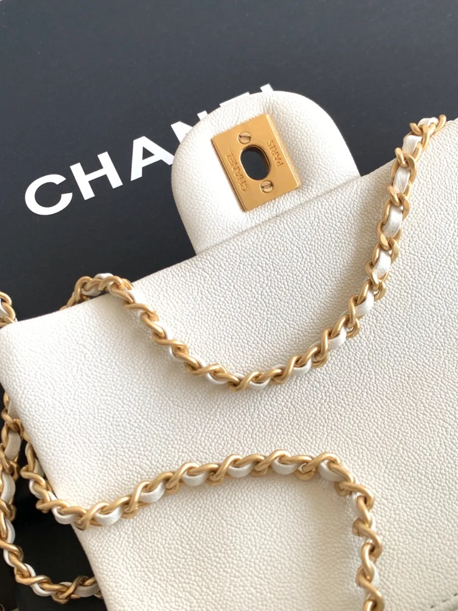 chanel_latest_mini_grained_caviar_20bag_as2431_detail_03.jpg