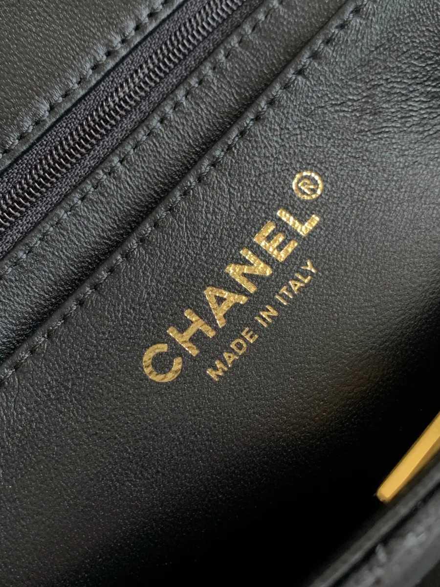 chanel_latest_mini_grained_lambskin_20bag_as2431_detail_04.jpg