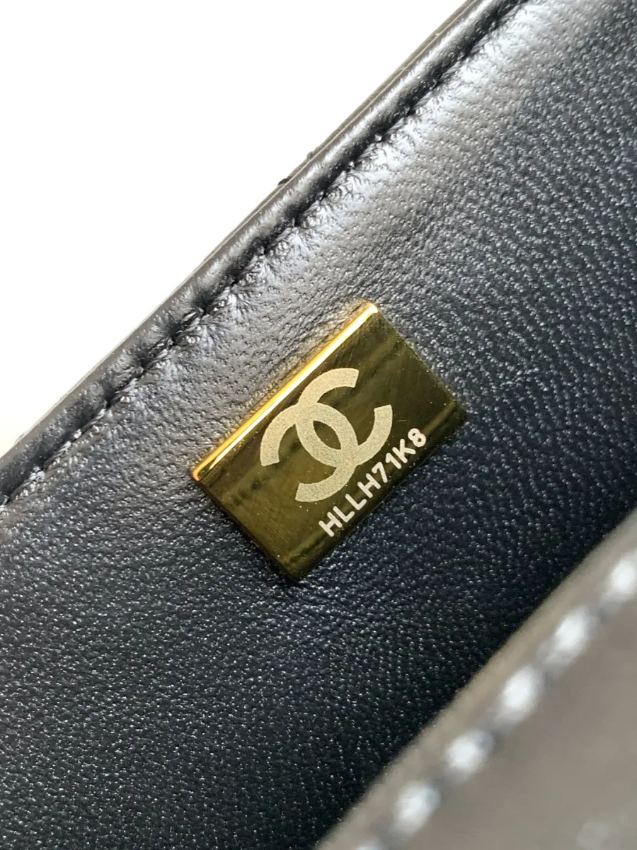 chanel_latest_mini_grained_lambskin_20bag_as2431_detail_05.jpg