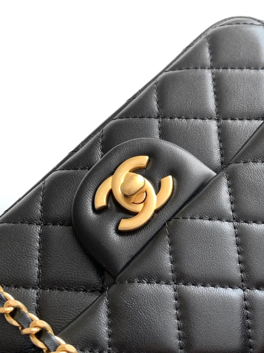 chanel_latest_mini_grained_lambskin_20bag_as2431_detail_02.jpg