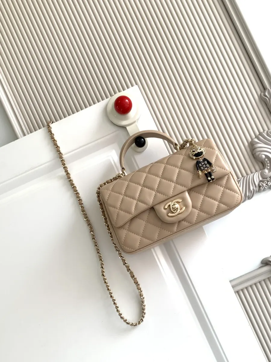 chanel_latest_mini_grained_lambskin_20bag_as2431_detail_01.jpg