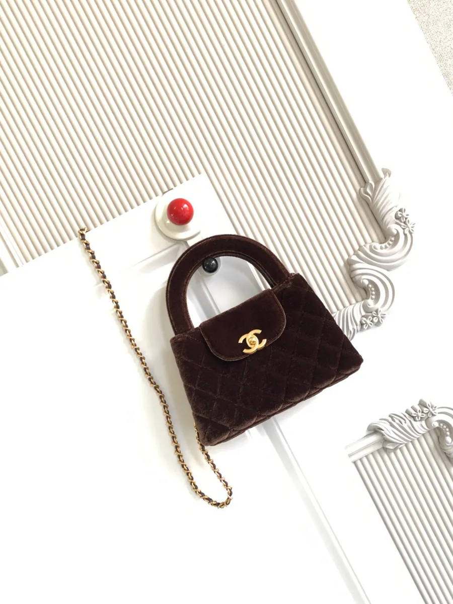 chanel_silkeubelbes_kellybag_as4416_detail_01.jpg
