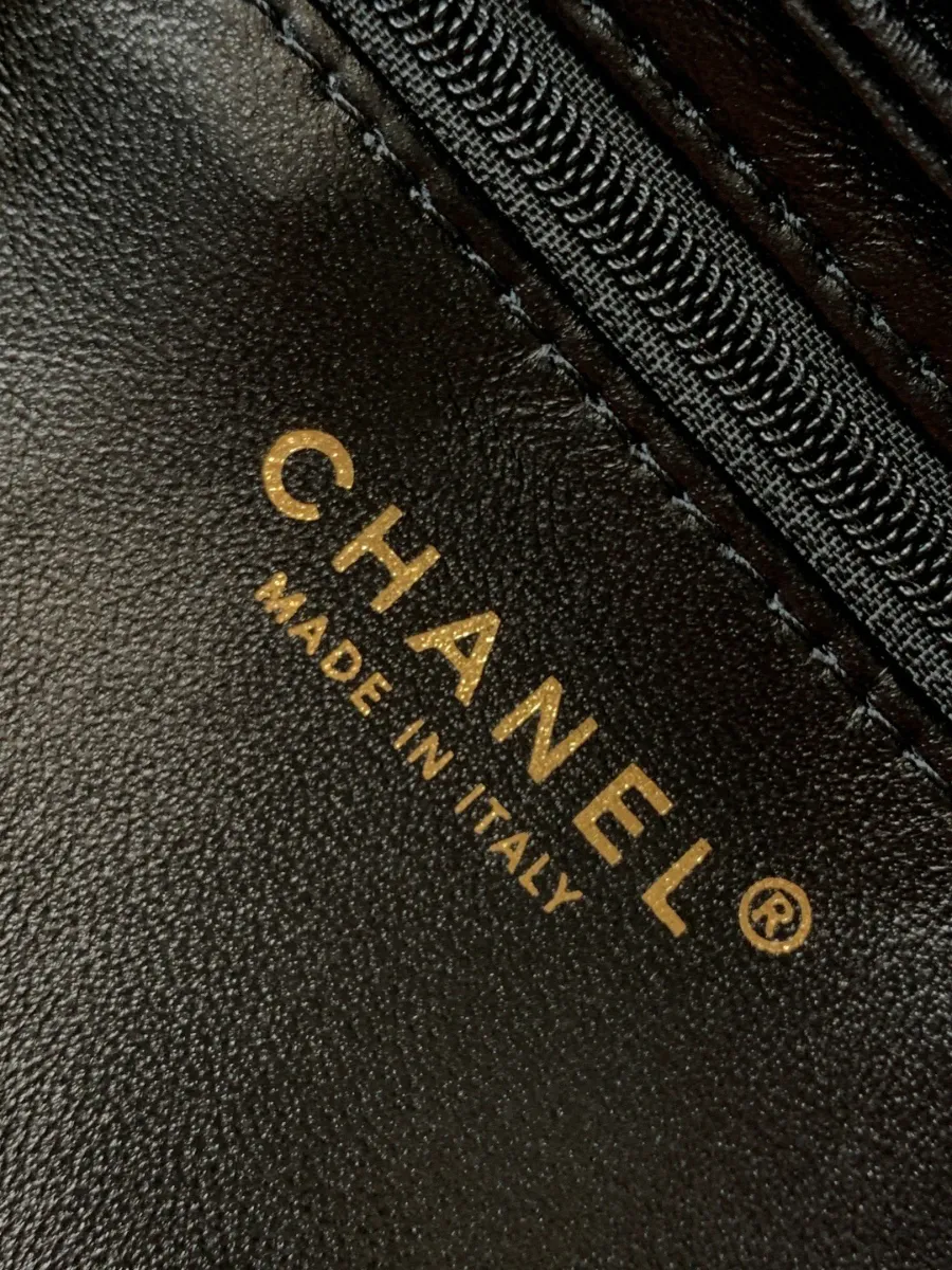 chanel_lambskin_kellybag_as4416_detail_04.jpg
