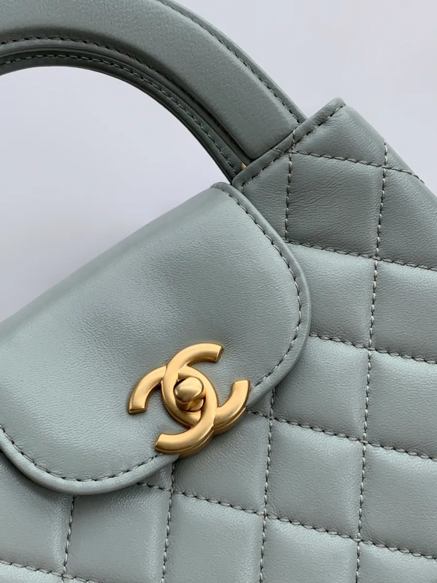 chanel_lambskin_kellybag_as4416_detail_02.jpg