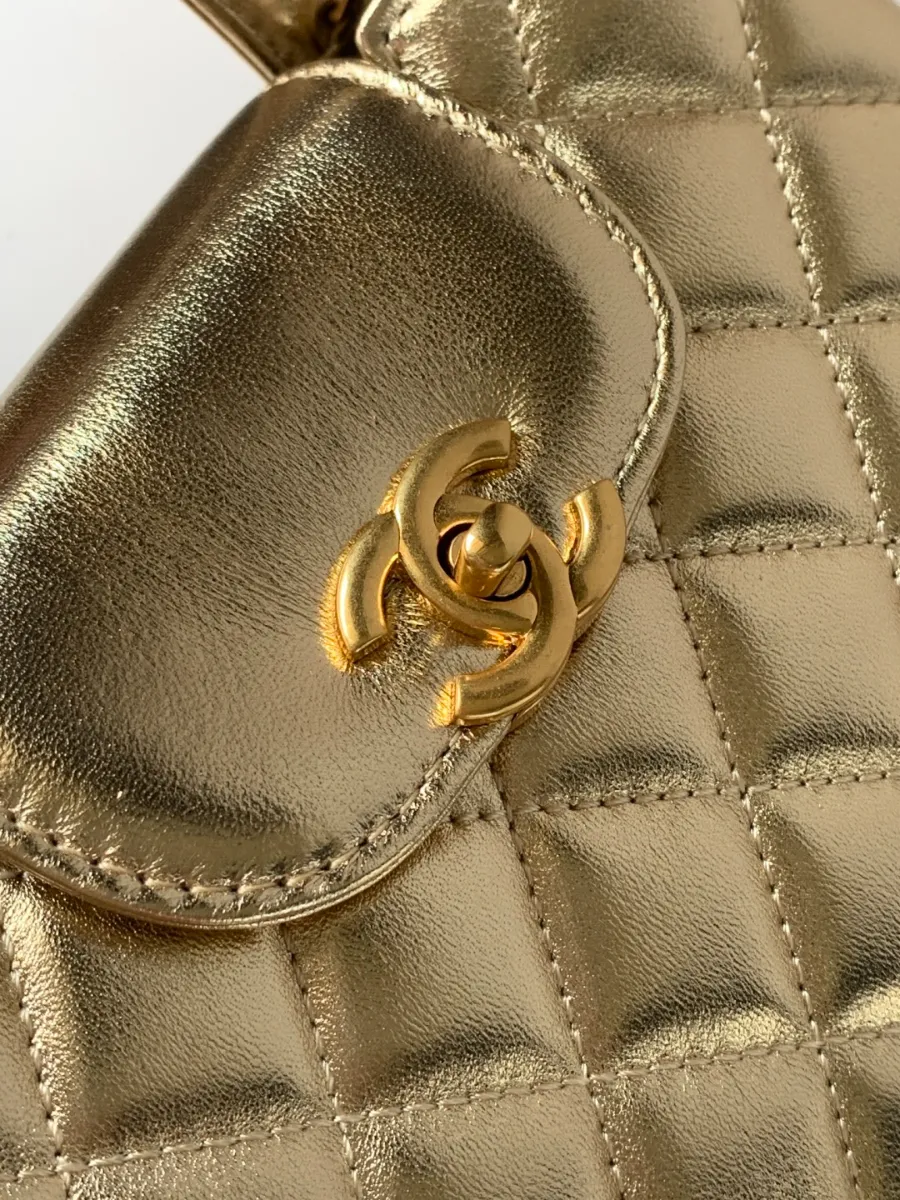 chanel_lambskin_kellybag_as4416_detail_02.jpg