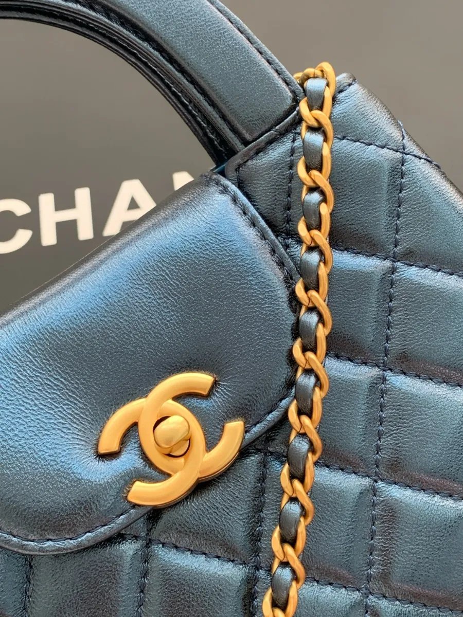 chanel_lambskin_kellybag_as4416_detail_02.jpg