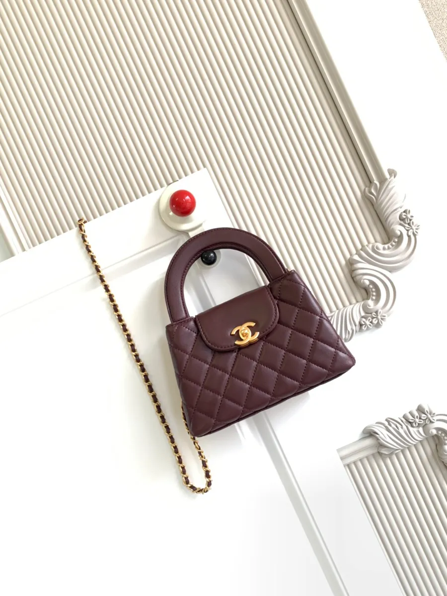 chanel_lambskin_kellybag_as4416_detail_01.jpg