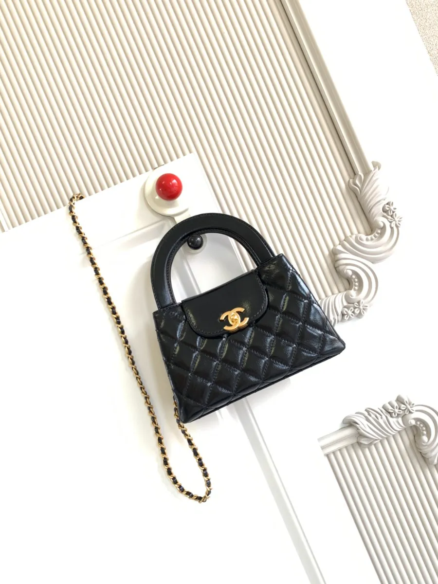 chanel_lambskin_kellybag_as4416_detail_01.jpg