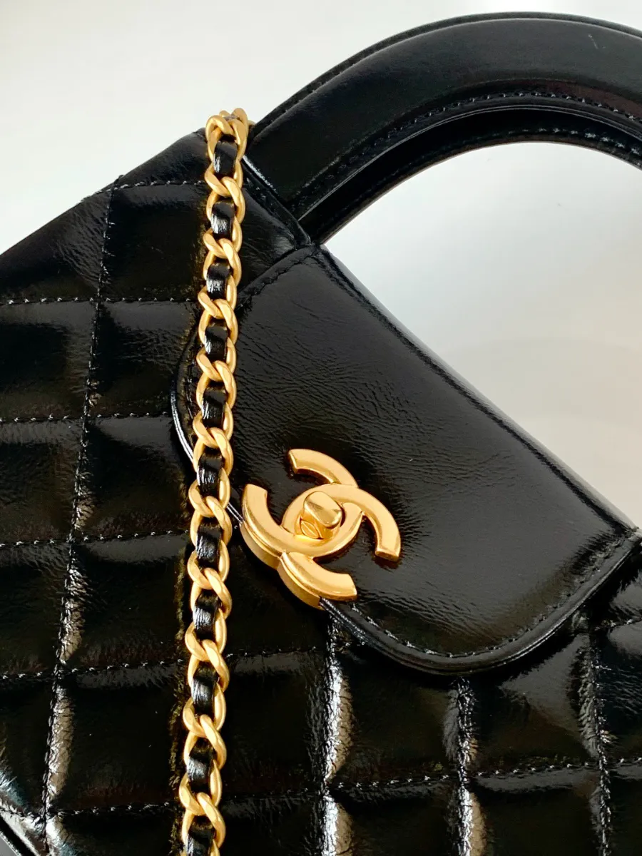 chanel_lambskin_kellybag_as4416_detail_02.jpg