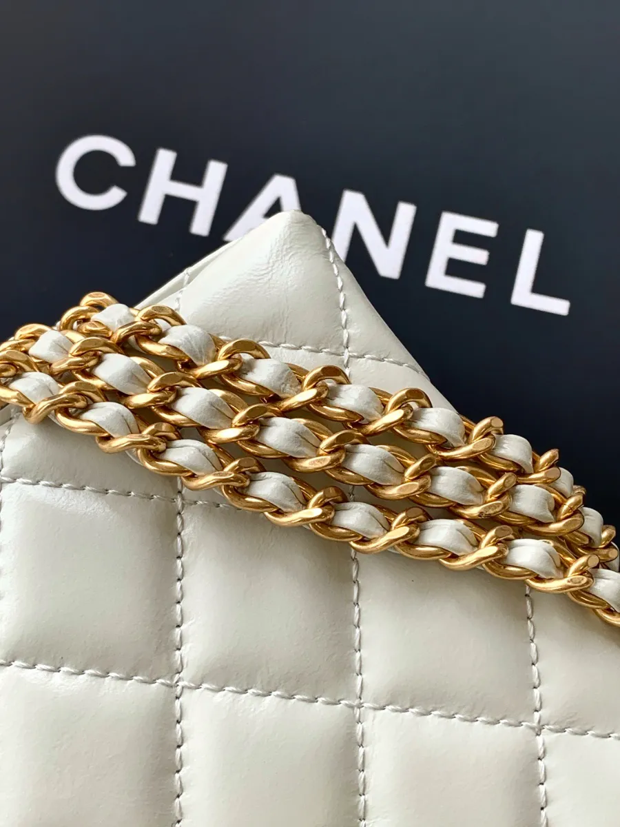 chanel_calfskin_kellybag_as4416_detail_03.jpg