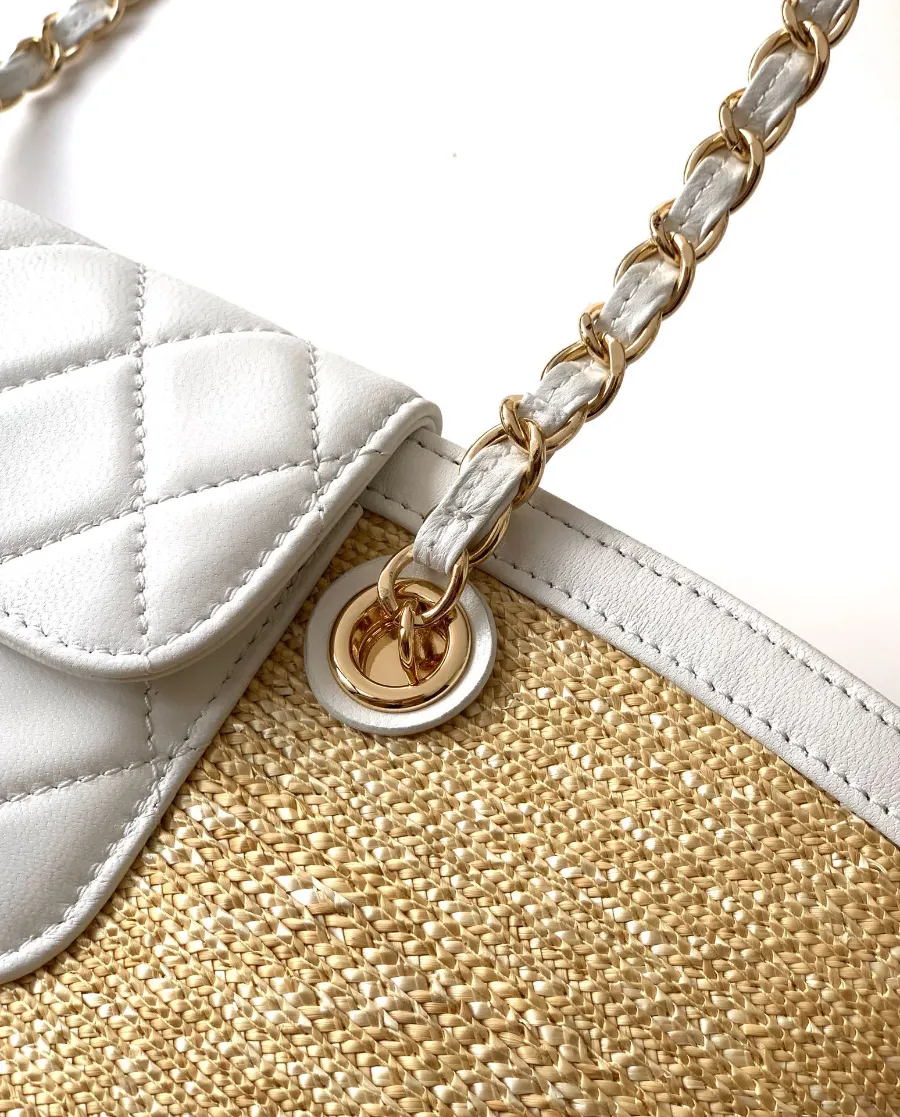chanel_26c_latest_woven_totebag_as5951_detail_02.jpg