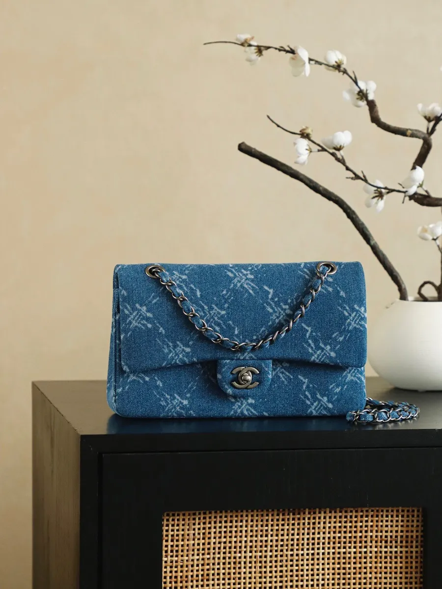 chanel_medium_denim_double_flap_shoulder_bag_front.jpg