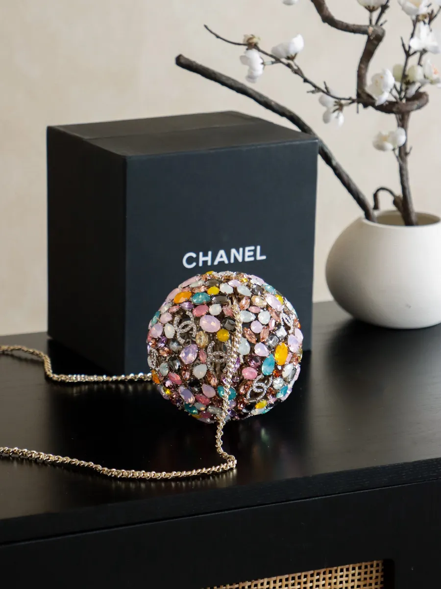 chanel_swarovski_crystal_diamond_ball_clutch_back.jpg