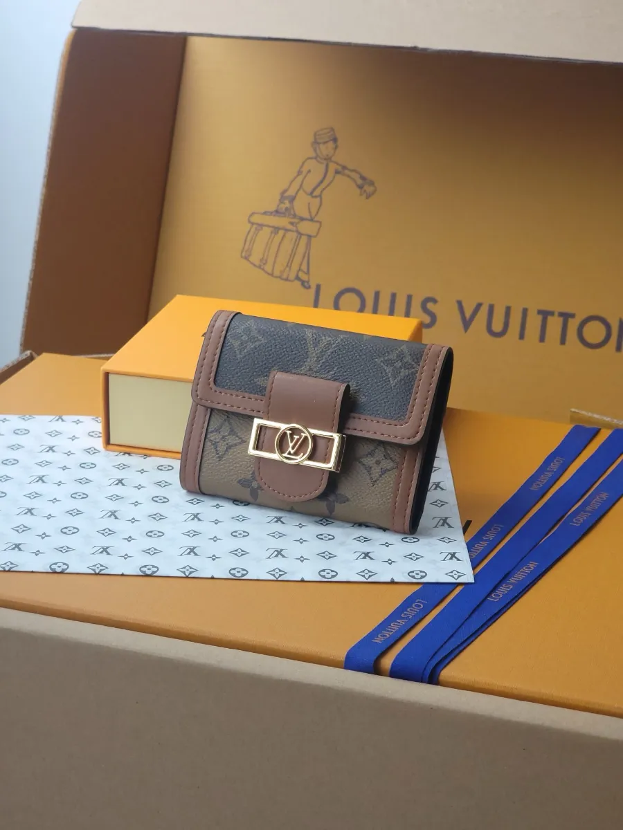 louisvuitton_dauphine_compact_wallet_m68725_front.jpg